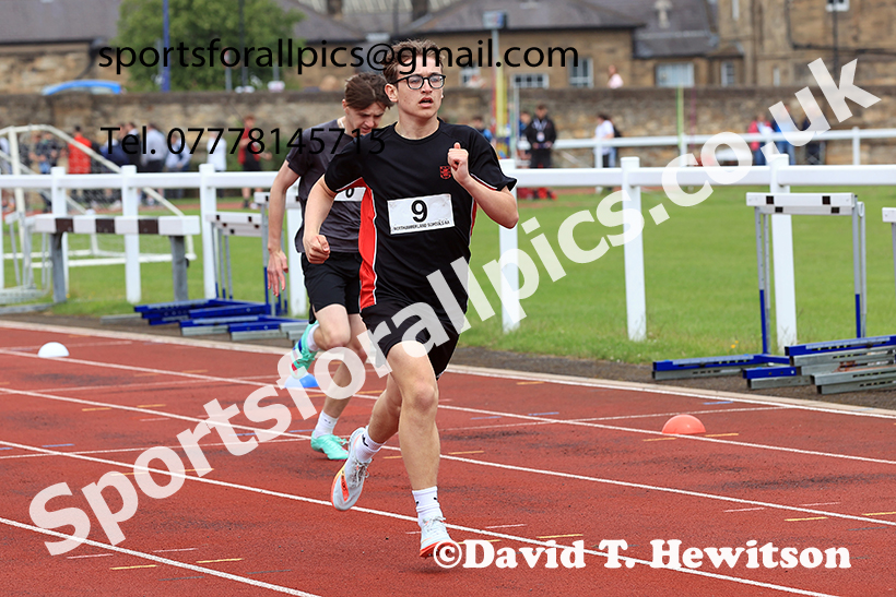 Boys 300 or 400 metres, 2025 Northumberland Schools Track and Fields, Wentworth, Hexham. Photo: David T. Hewitson/Sports for All Pics